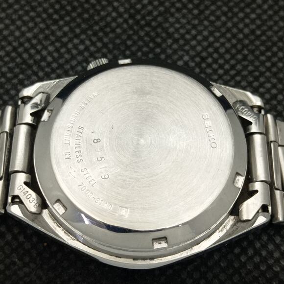Seiko Red and Silver Men's Watch - Picture 8 of 8